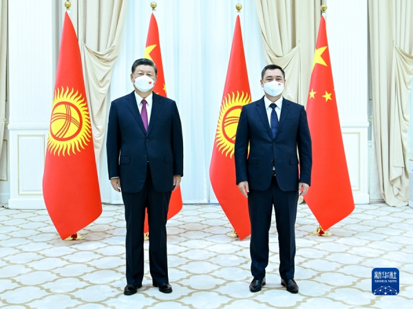 习近平会见吉尔吉斯斯坦总统扎帕罗夫